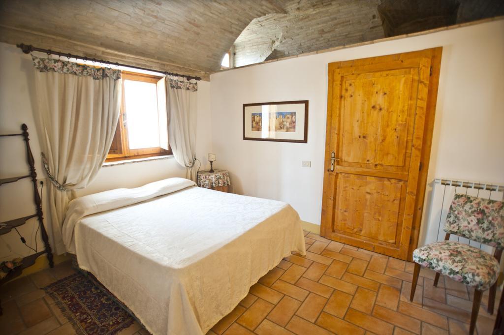 Gasthaus Casa Castellina Foligno Zimmer foto